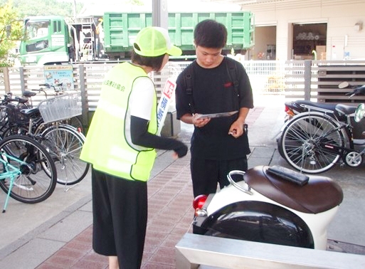 JR東舞鶴駅駐輪場周辺で自転車の安全利用を呼び掛け
