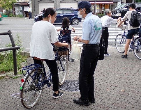 熊野交差点で自転車の安全利用の啓発