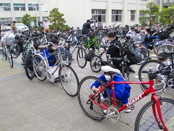 自転車通学の生徒に自転車交通教室を開講